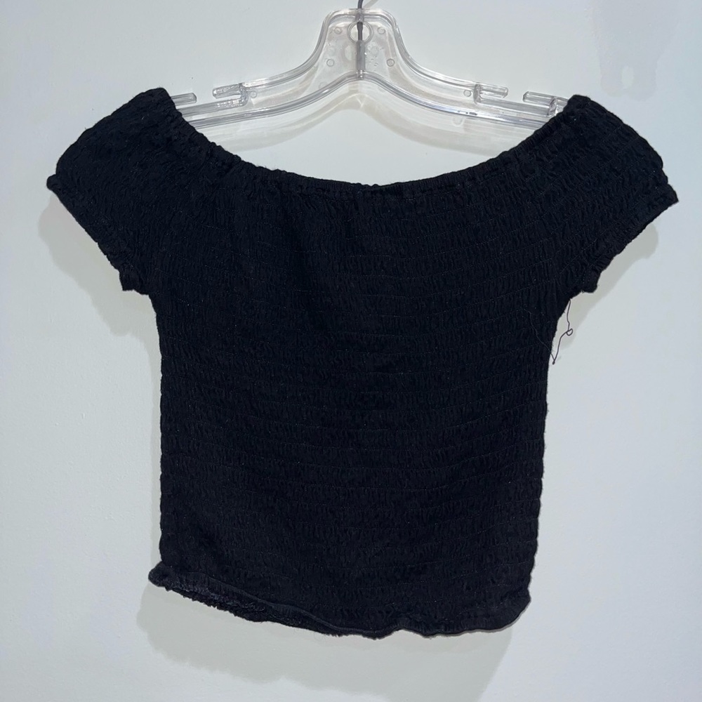 Black off the shoulder scrunch top. Size S/M